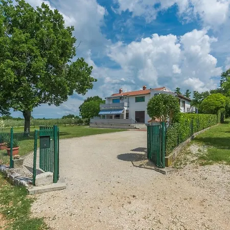 בית הארחה Kadum 25