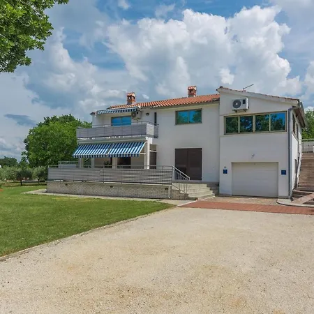 Kadum 25 בית הארחה 3*